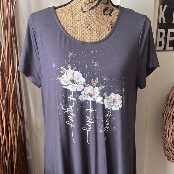 Cato Gray Short Sleeve “Faith Hope Love”Flowered Dress W/Pockets - Picture 2 of 9
